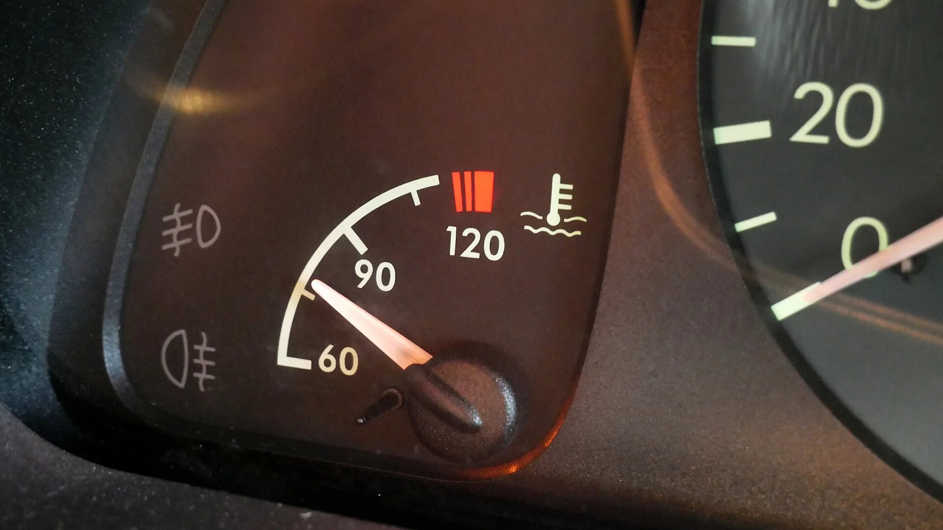 Marcador de temperatura do motor no painel