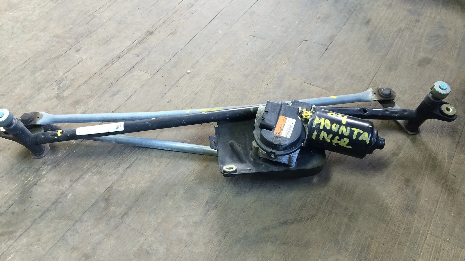 Motor do limpador de para-brisa automotivo com conector elétrico